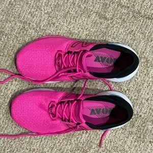 Women’s new balance Roav